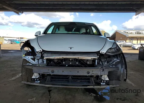 2022 Tesla Model Y z USA, uszkodzony, nr VIN 7SAYGDEE5NF325474